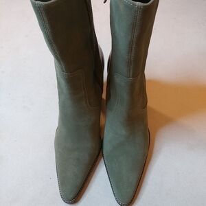 "Laredo" by Unisa Sea Foam Green SUEDE WOMENS 6B